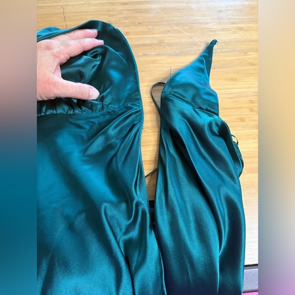 GUC Something Navy- Halter Cutout Gown. Size M - Picture 10 of 12